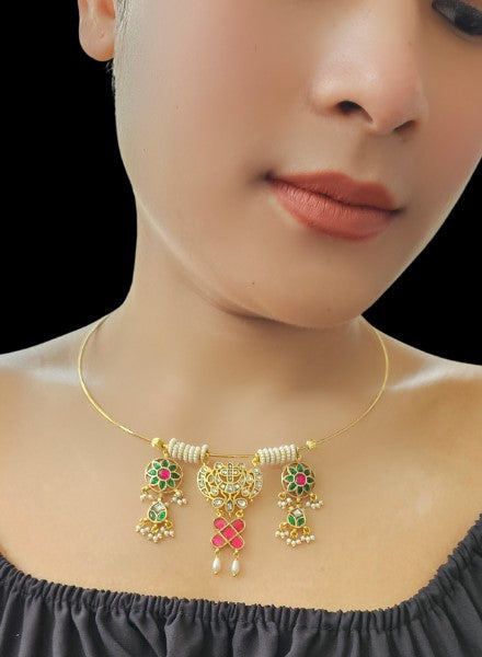 Gold Hasli pendant necklace