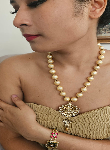 Kundan fish pendant necklace