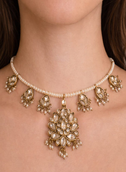 Festive white Kundan necklace