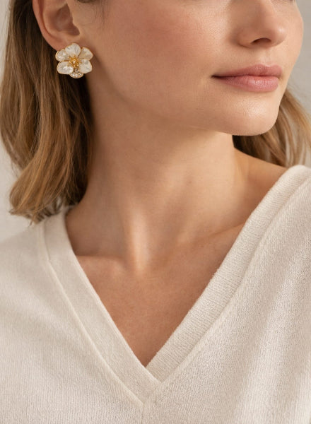 Signature Stud pearl flower earrings
