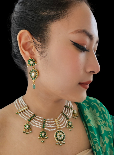 Pearl necklace with green kundan