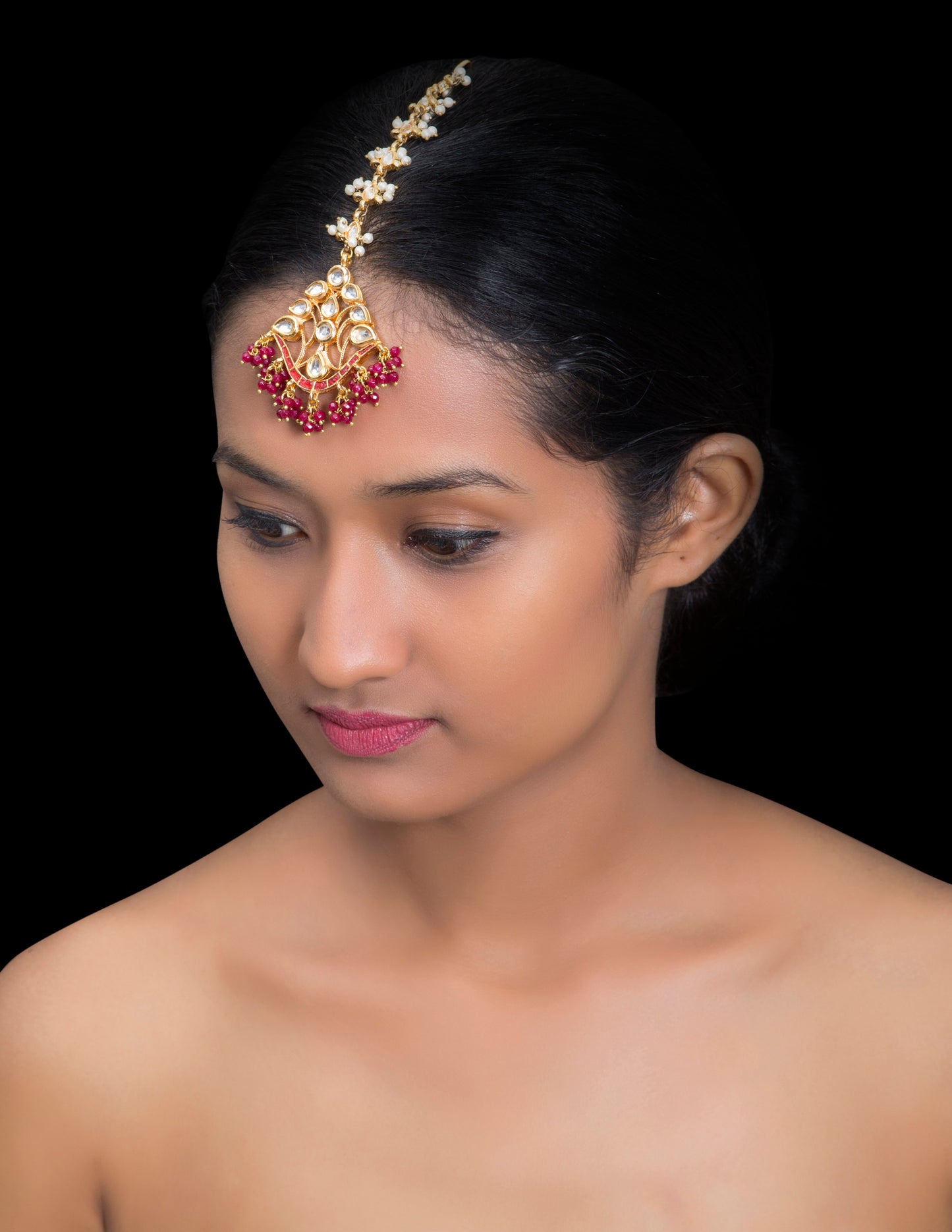 kundan tika with wine cluster beads
