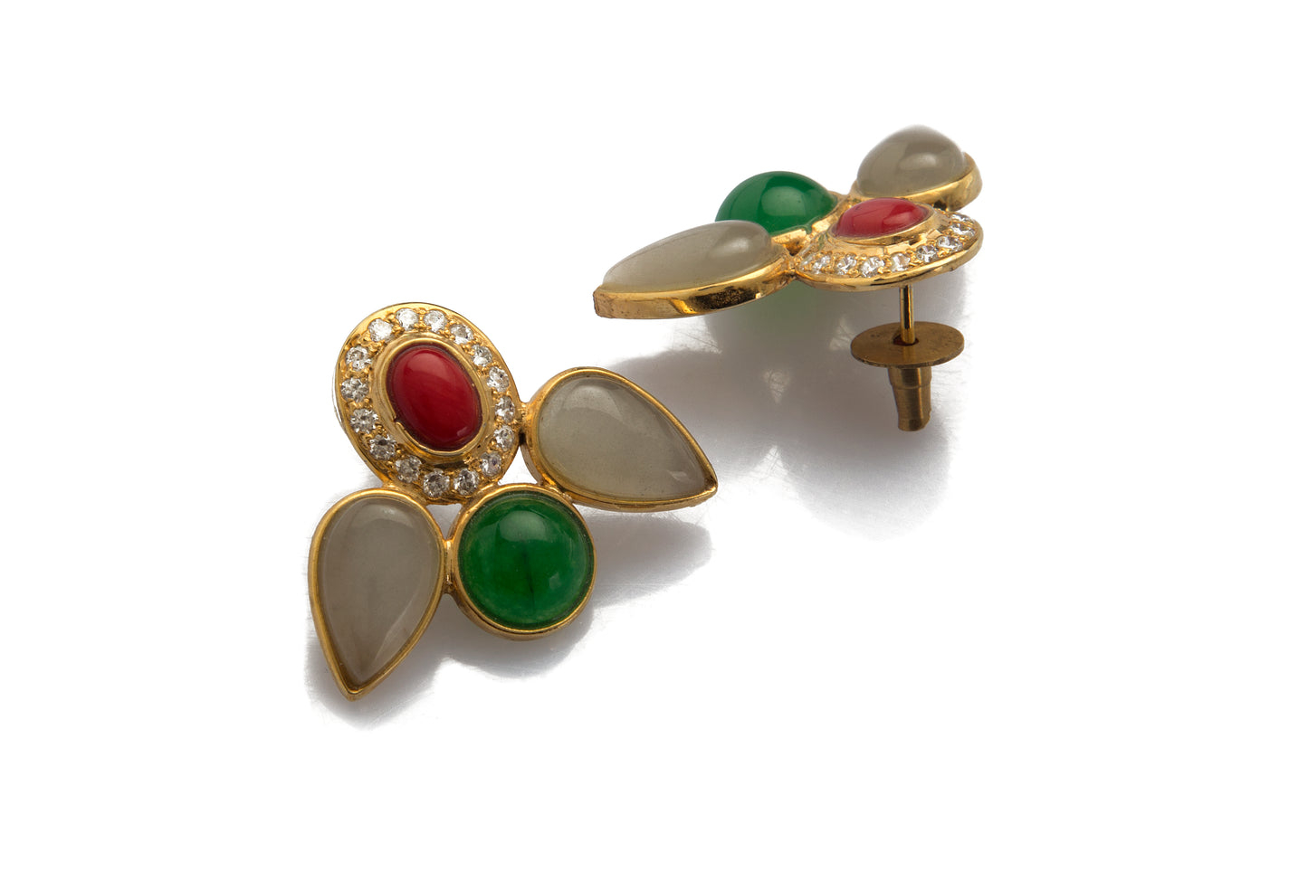 Half flower earrings in coral. Jade & monstone