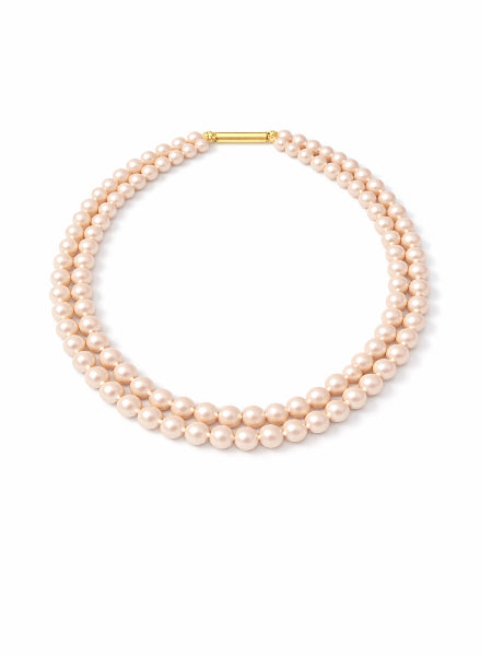Three-strand pearl necklace with a gold clasp 