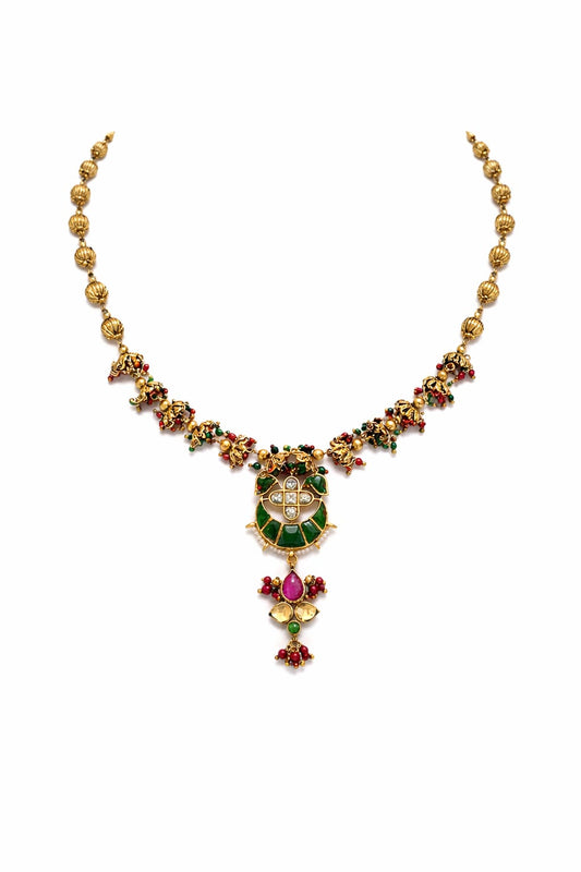 Festive short luster necklace
