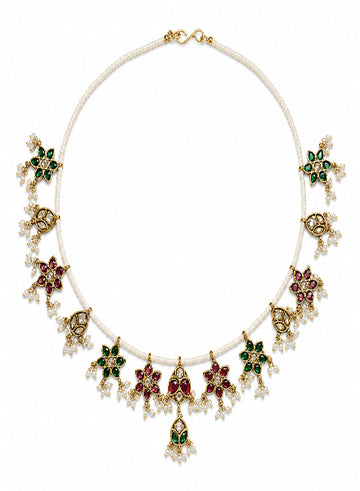 Minimalistic flower kundan necklace