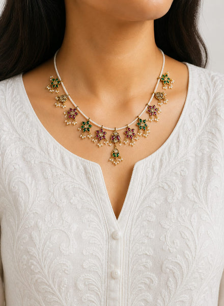 Minimalistic flower kundan necklace