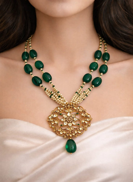 Onyx and pearl kundan necklace