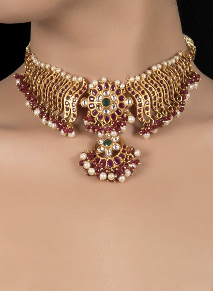 Traditional gold choker