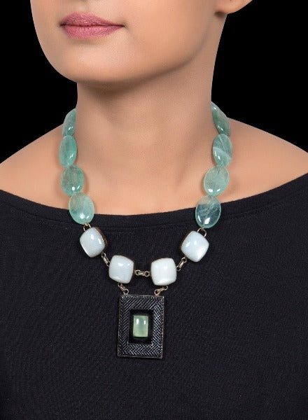 Squared moonstone and green beaded necklace