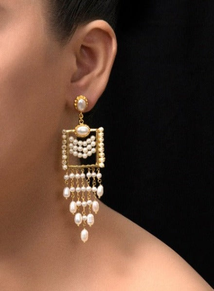 Geometric pearl earrings
